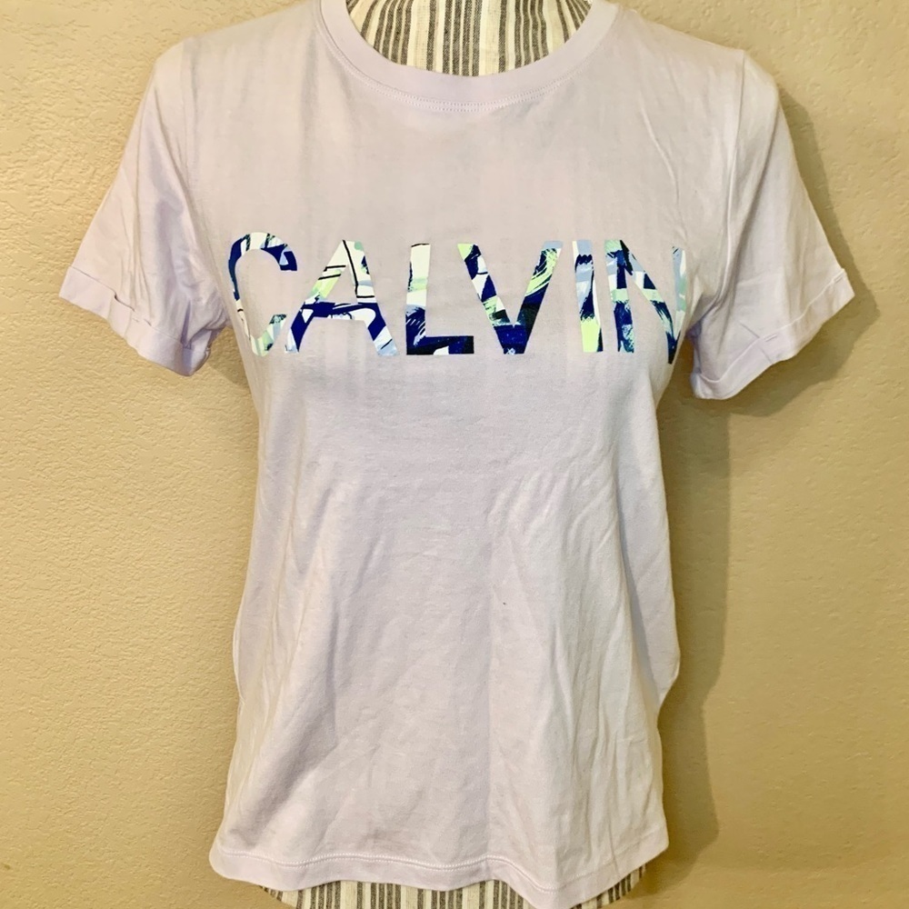 NWT Calvin Klein Athletic Tee XS Lavender CALVIN Graffiti Multicolored Text NEW
